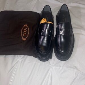 Men’s Tod’s black loafers